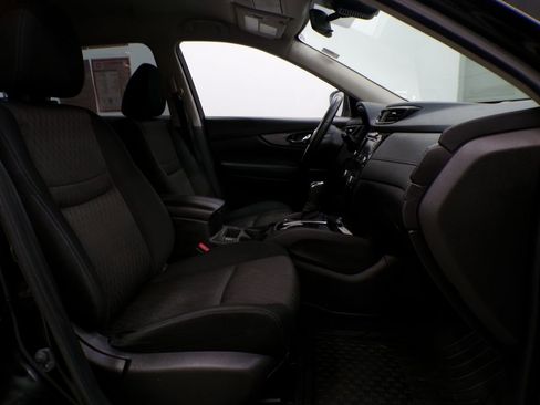 Used 2019 Nissan Rogue SV w/ Premium Package image 18