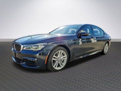 Used 2017 BMW 750i xDrive image 3