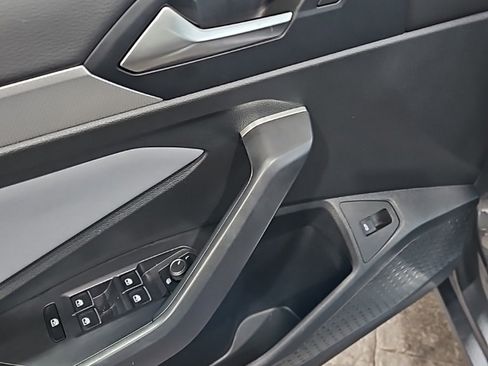 Used 2025 Volkswagen Jetta SE image 26