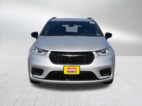 New 2026 Chrysler Pacifica Select image 2