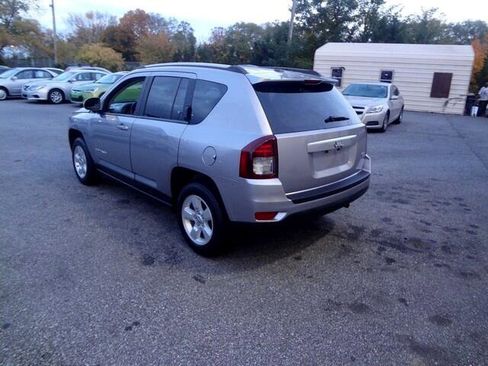 Used 2017 Jeep Compass Latitude image 7