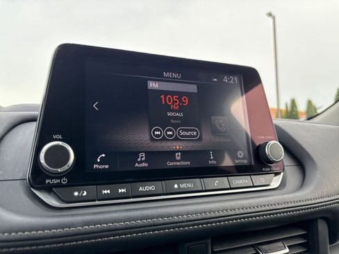 Used 2025 Nissan Rogue SV image 20