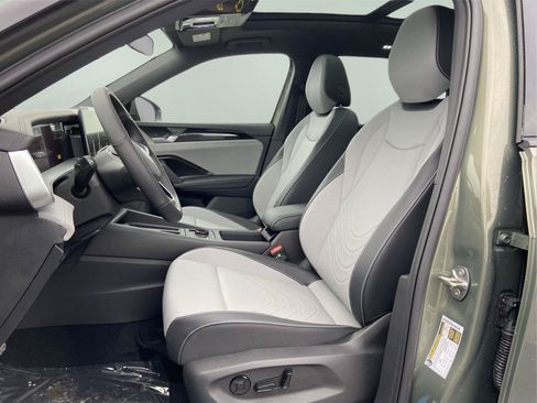 New 2026 Volkswagen Tiguan SE R-Line AWD/4WD image 8