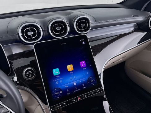 Certified 2025 Mercedes-Benz GLC 300 image 21