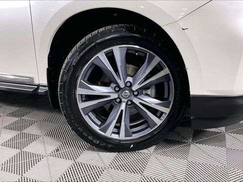 Used 2019 Nissan Pathfinder Platinum image 11
