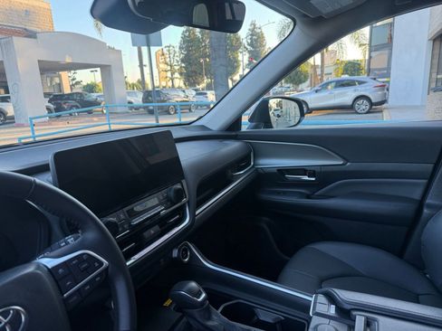 Used 2025 Toyota Grand Highlander XLE image 32