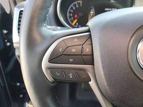 Used 2018 Jeep Grand Cherokee Laredo image 33