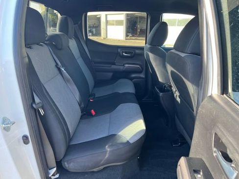 Used 2023 Toyota Tacoma TRD Off-Road image 13