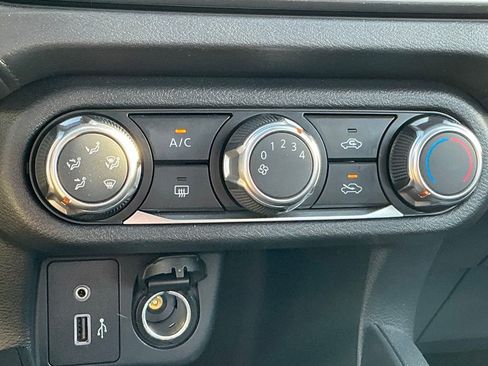 Used 2025 Nissan Versa S w/ S Plus Package image 17