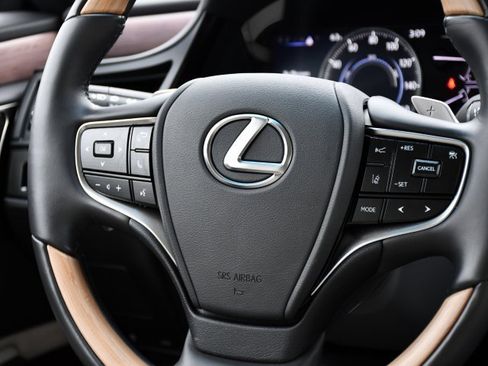 Used 2025 Lexus ES 300h Ultra Luxury image 24