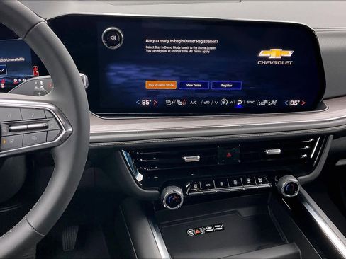 New 2026 Chevrolet Suburban Premier image 6