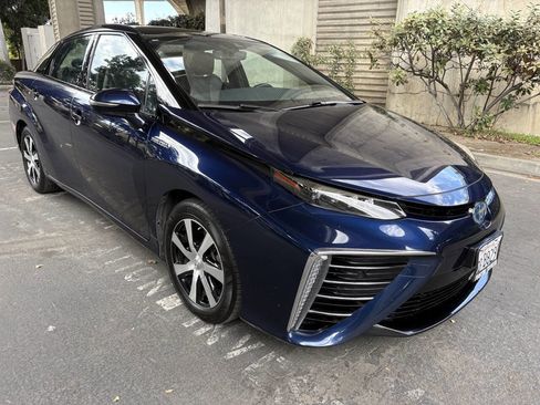 Used 2017 Toyota Mirai Base 4dr Sedan image 17