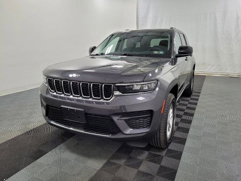 Used 2023 Jeep Grand Cherokee Laredo AWD/4WD image 15