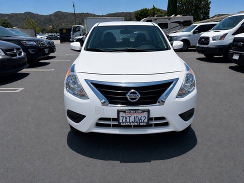 Used 2017 Nissan Versa SV FWD image 2