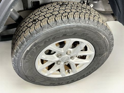 Used 2023 Jeep Gladiator Sport image 28