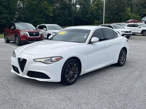 Used 2018 Alfa Romeo Giulia AWD image 3