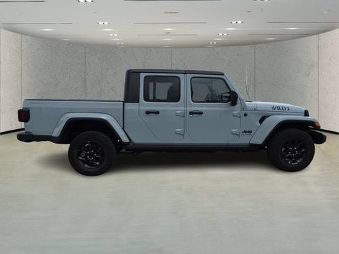Used 2023 Jeep Gladiator Sport AWD/4WD image 3