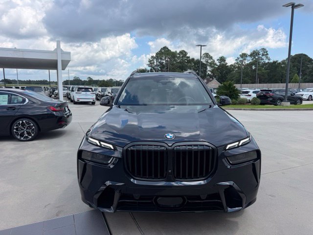 Used 2026 BMW X7 xDrive40i w/ M Sport Package AWD/4WD image 3