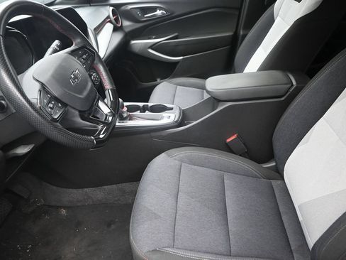 Used 2024 Chevrolet Trax RS FWD image 12