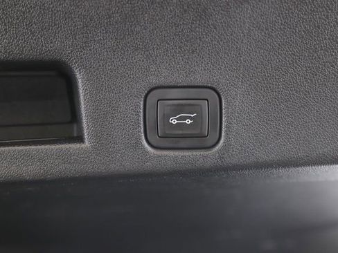 Used 2025 Chevrolet Traverse RS image 32