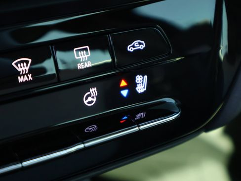 Used 2023 Chevrolet Bolt EUV Premier w/ Sun & Sound Package image 6