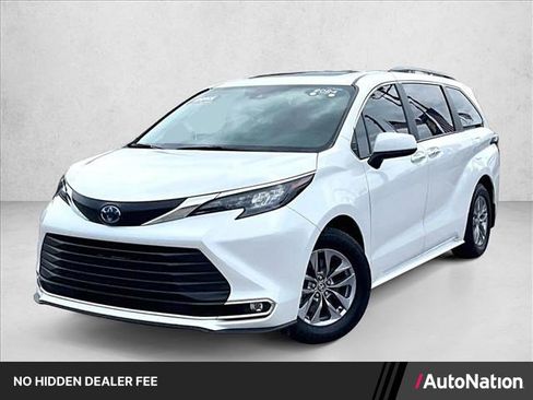 Used 2024 Toyota Sienna XLE w/ XLE Plus Package FWD image 1