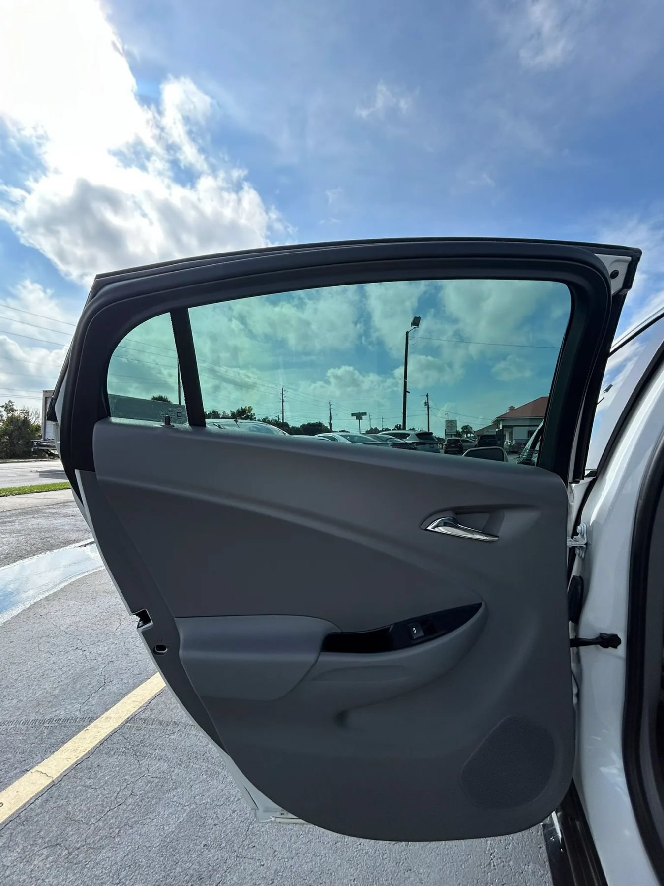 Used 2018 Chevrolet Volt LT w/ Comfort Package FWD image 24