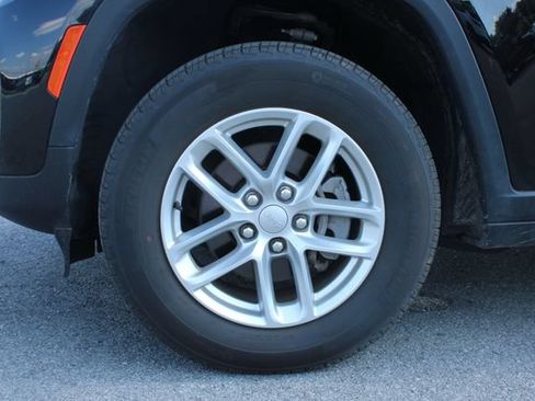 Used 2025 Jeep Grand Cherokee Laredo X AWD/4WD image 34
