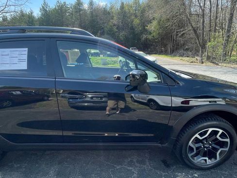 Used 2017 Subaru Crosstrek 2.0i Premium image 11