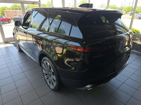 Used 2024 Land Rover Range Rover Sport SE AWD/4WD image 4