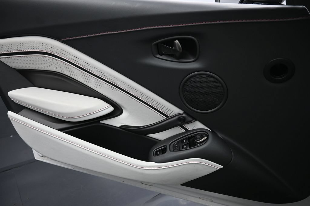Used 2023 Aston Martin V8 Vantage Roadster RWD image 20
