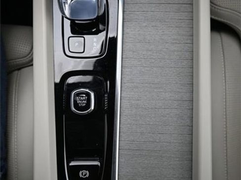 Used 2024 Volvo XC60 B5 Ultimate w/ Protection Package Premier image 10