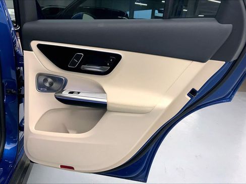 Used 2026 Mercedes-Benz GLC 300 image 12