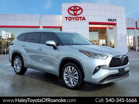 Used 2024 Toyota Highlander Platinum image 1