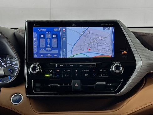 Used 2021 Toyota Highlander Platinum image 24