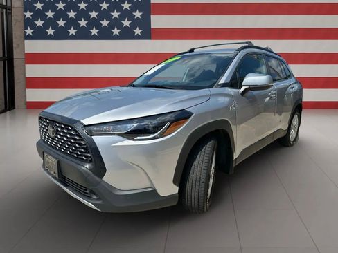 Used 2022 Toyota Corolla Cross LE image 3