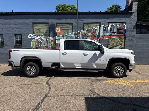 Used 2025 Chevrolet Silverado 2500 LT w/ Convenience Package AWD/4WD image 34