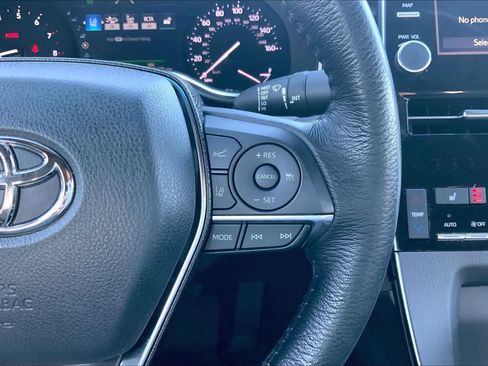 Used 2020 Toyota Avalon XLE image 24