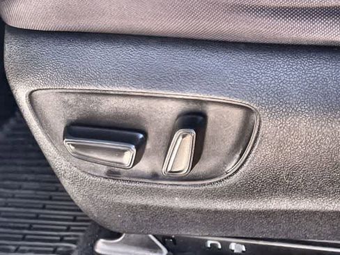 Used 2022 Toyota Highlander LE image 31