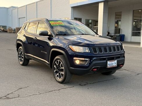 Used 2019 Jeep Compass Trailhawk image 3