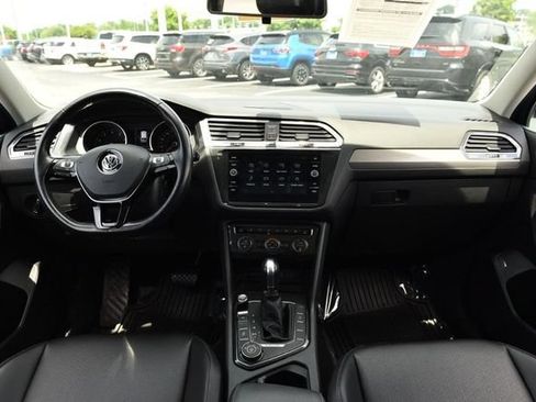 Used 2018 Volkswagen Tiguan SE w/ Panoramic Sunroof Package AWD/4WD image 7