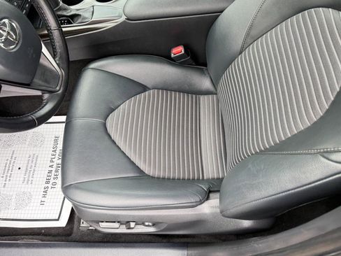 Used 2021 Toyota Camry SE image 14