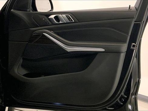 Certified 2024 BMW X7 xDrive40i w/ M Sport Package image 25