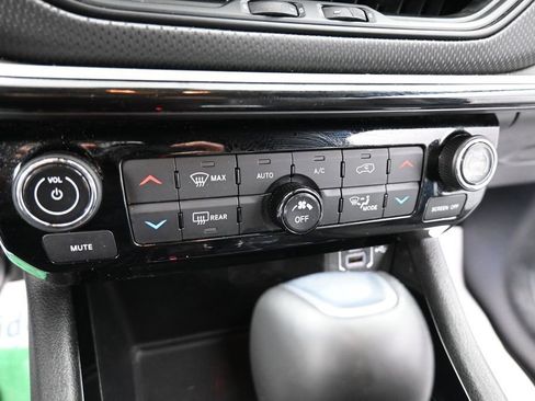 Used 2025 Jeep Compass Trailhawk AWD/4WD image 38