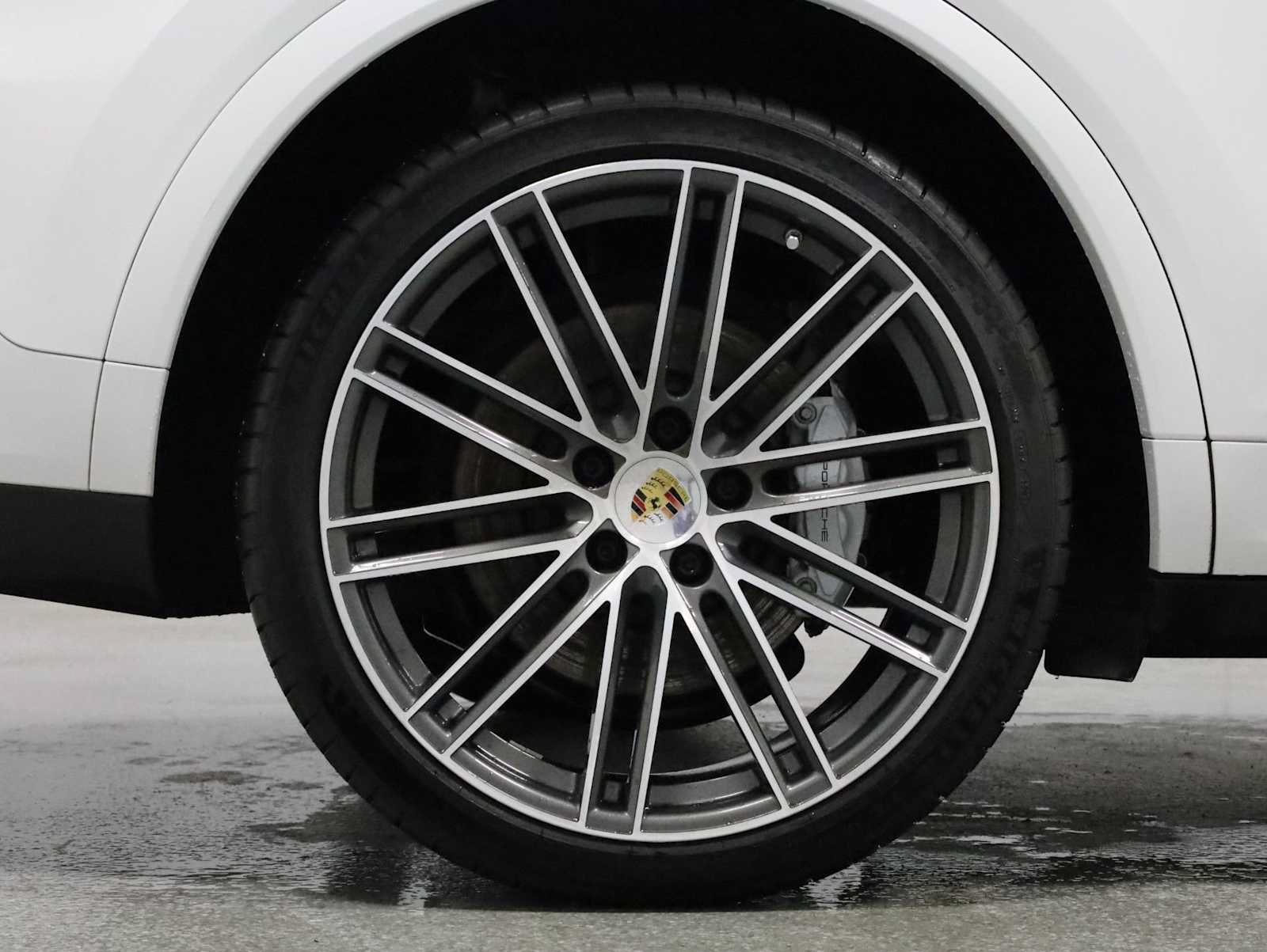 Used 2019 Porsche Cayenne Turbo AWD/4WD image 38