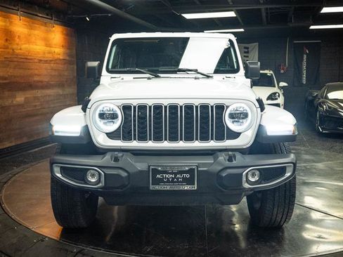 Used 2025 Jeep Wrangler Unlimited Sahara w/ Safety Group AWD/4WD image 4