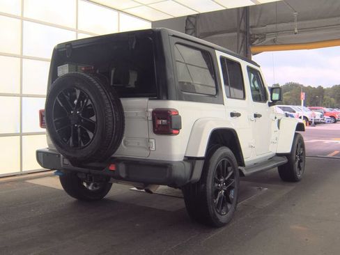 Used 2022 Jeep Wrangler Unlimited Sahara w/ Cold Weather Group AWD/4WD image 2