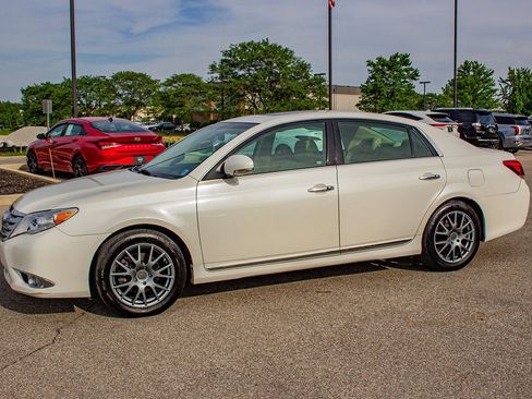 Used 2011 Toyota Avalon Limited FWD image 4