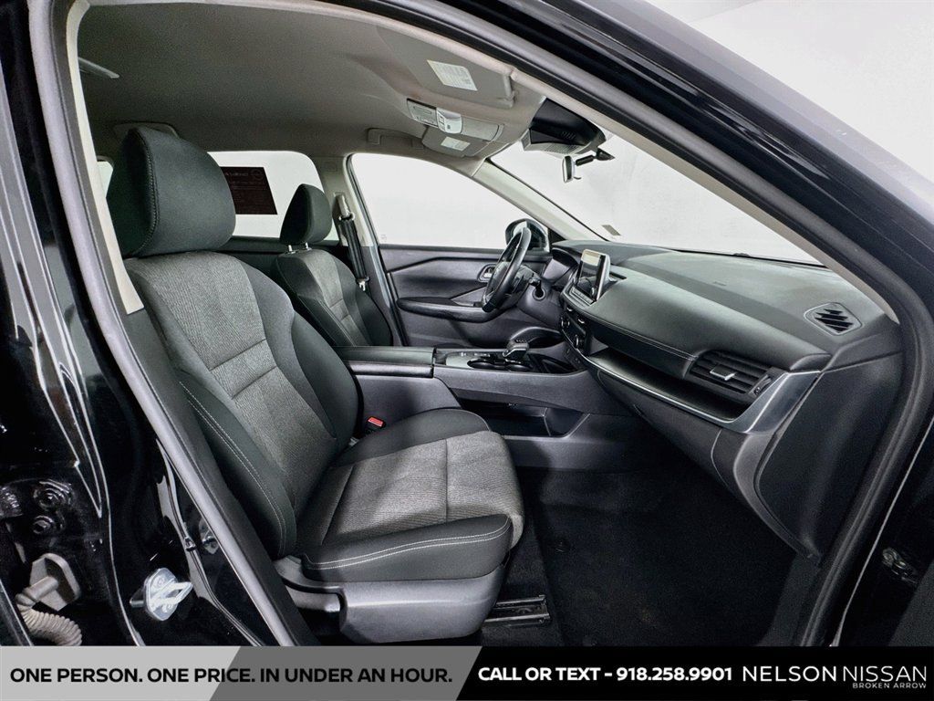 Certified 2025 Nissan Rogue SV FWD image 25