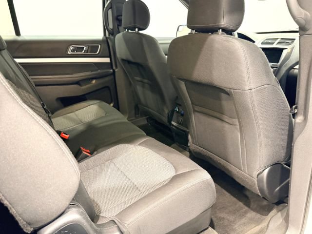 Used 2017 Ford Explorer XLT w/ Equipment Group 201A AWD/4WD image 28